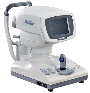 fotografía en fondo blanco de autorefractometro para la medición del diámetro de la córnea y la pupila